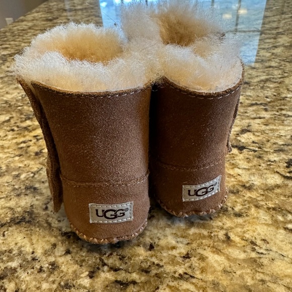 UGG Kids Boots in Brown and Cream - Picture 1 of 4